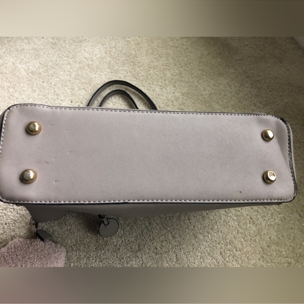 Michal Kors Leather Bag - Picture 11 of 13